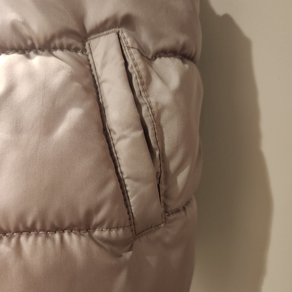 Old Navy Kids Puffer Vest - Light Gray - Picture 2 of 5